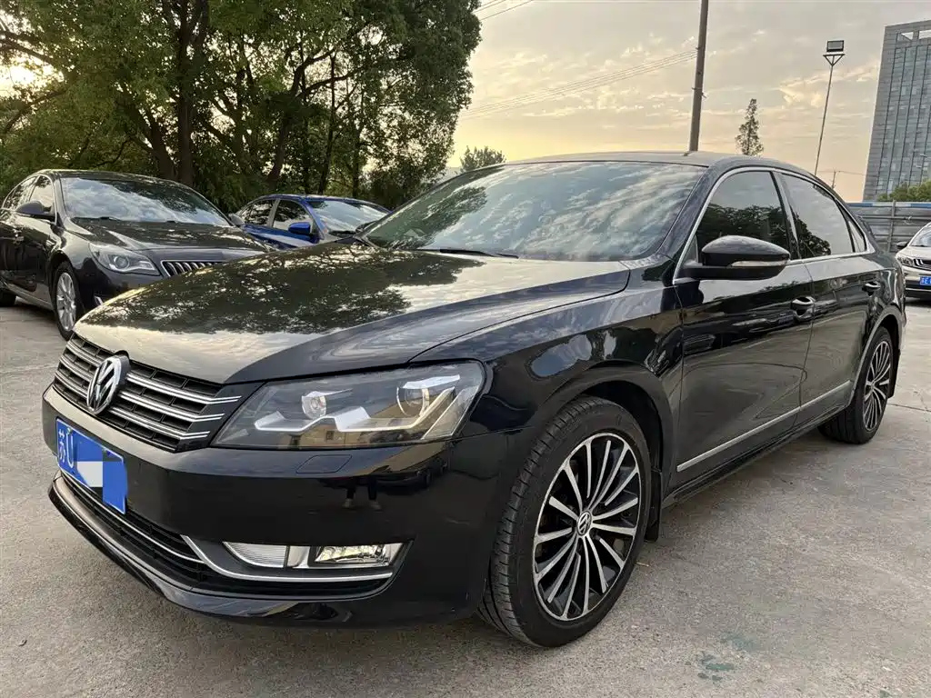 VOLKSWAGEN PASSAT 2014
