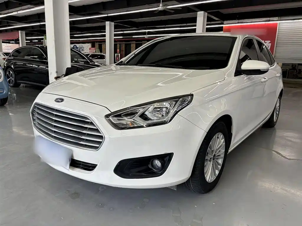 FORD ESCORT 2017