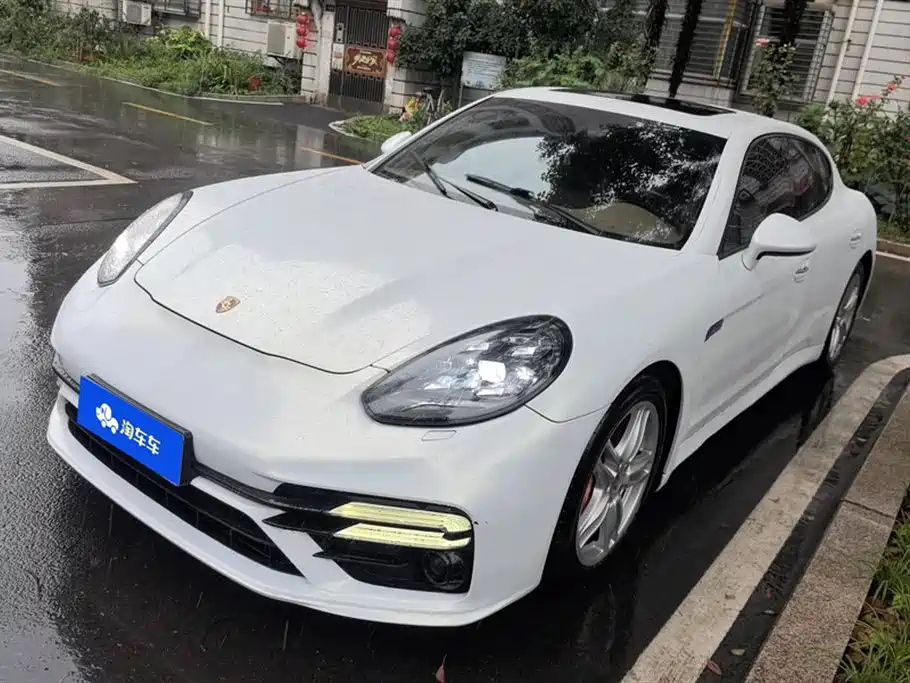 PORSCHE PANAMERA 2010