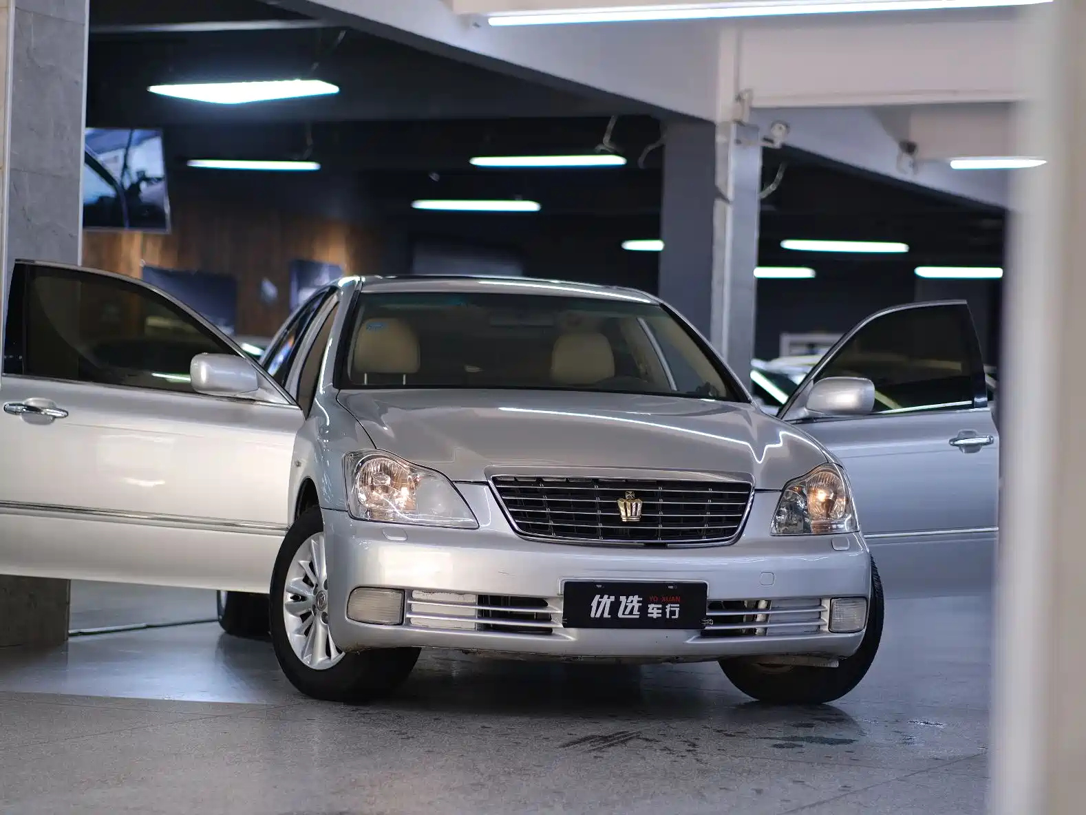TOYOTA CROWN