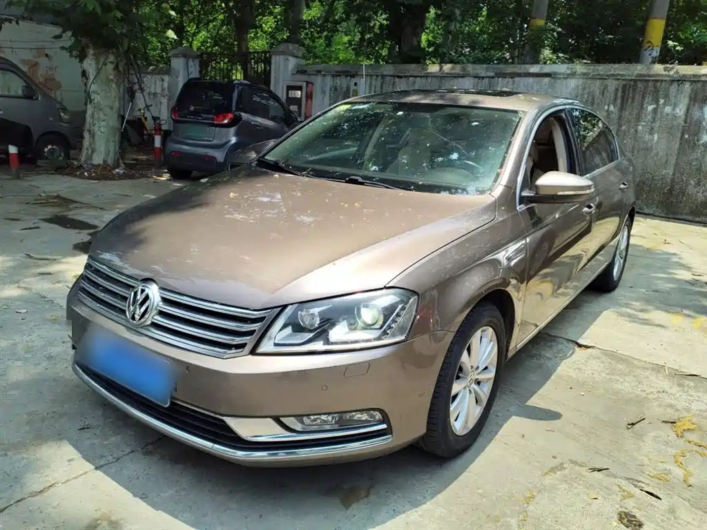 VOLKSWAGEN MAGOTAN 2013