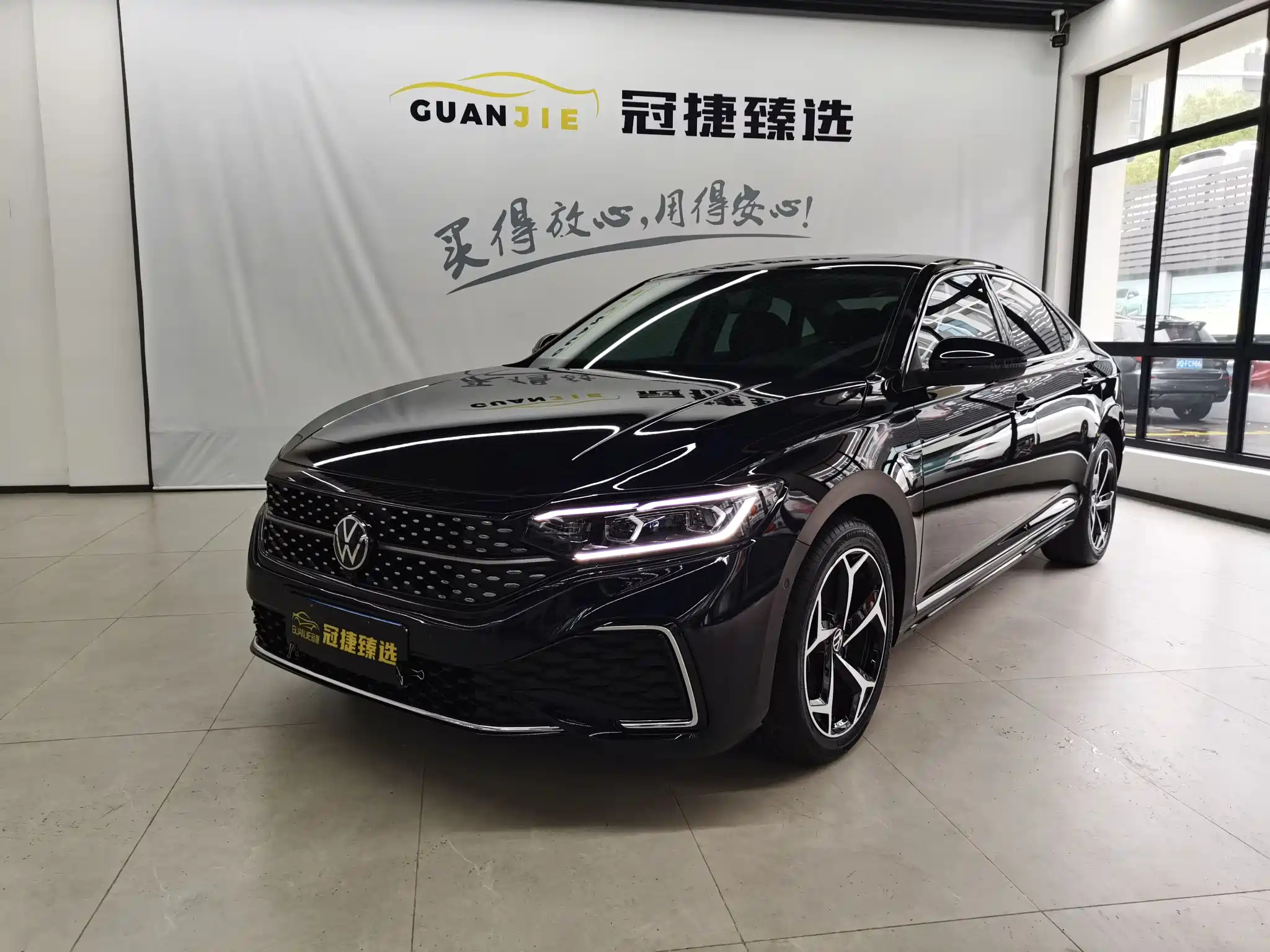 VOLKSWAGEN PASSAT 2023
