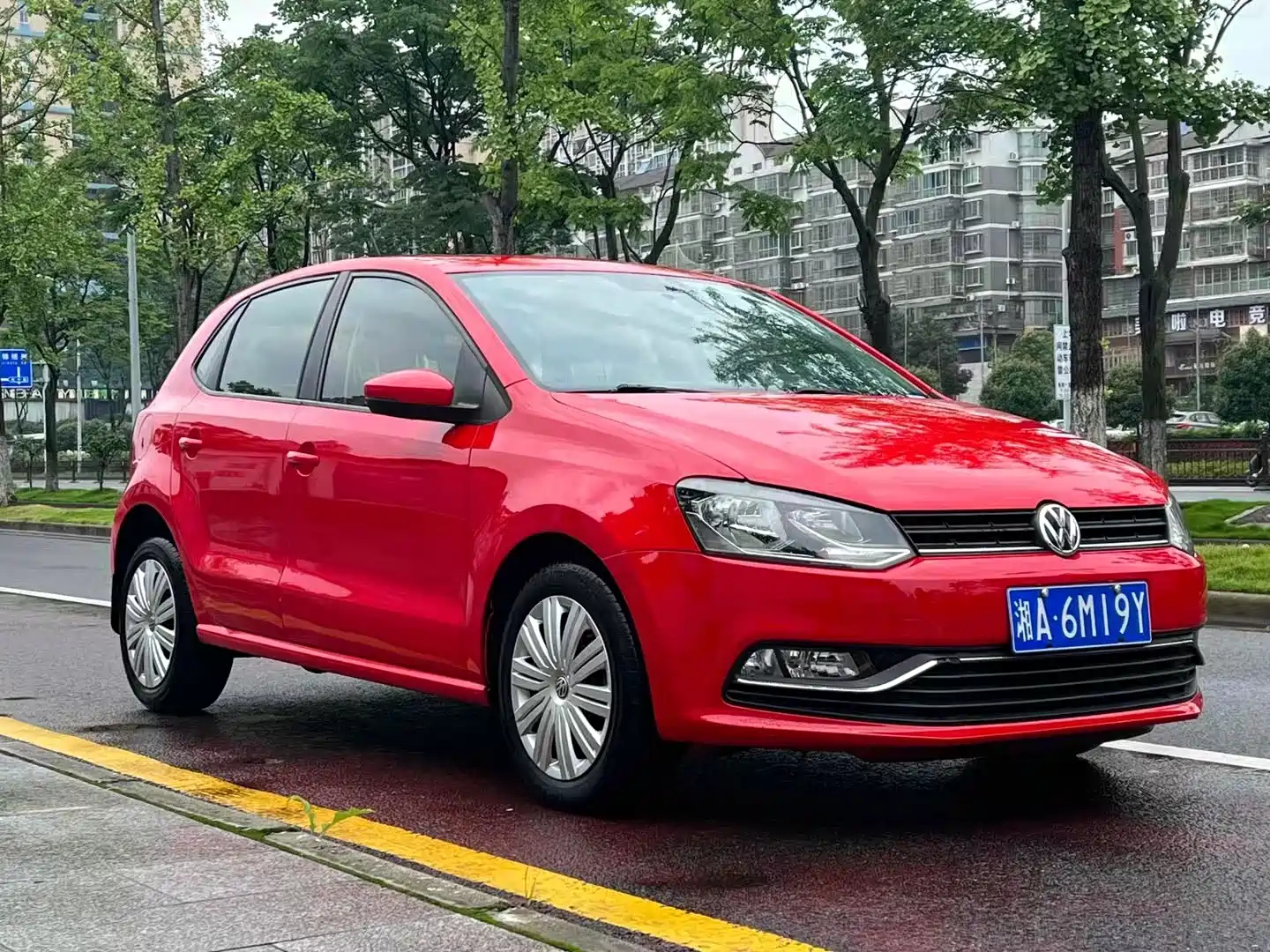 VOLKSWAGEN POLO 2016
