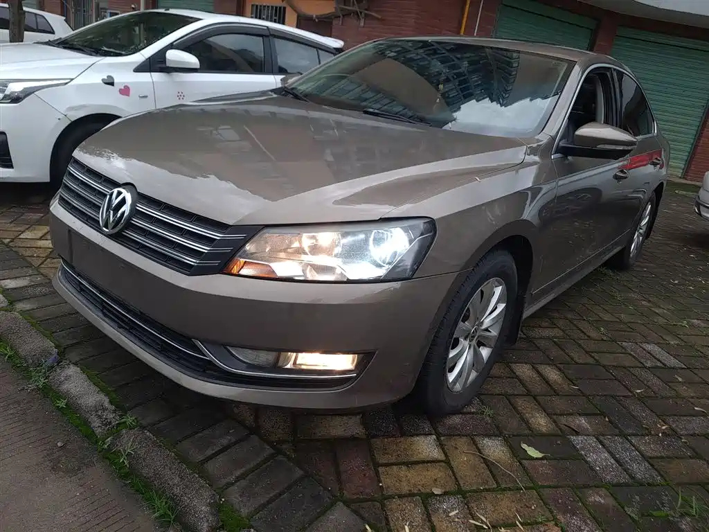 VOLKSWAGEN PASSAT 2014