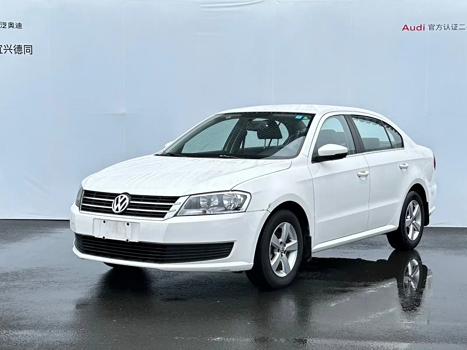 VOLKSWAGEN LAVIDA 2013