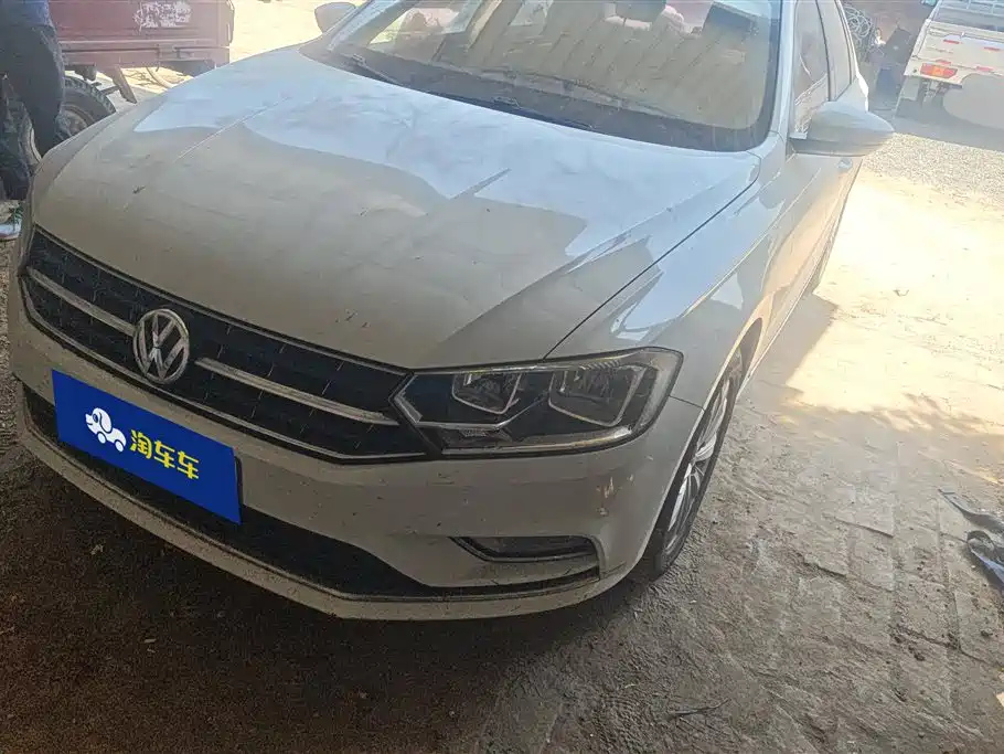 VOLKSWAGEN BORA 2016