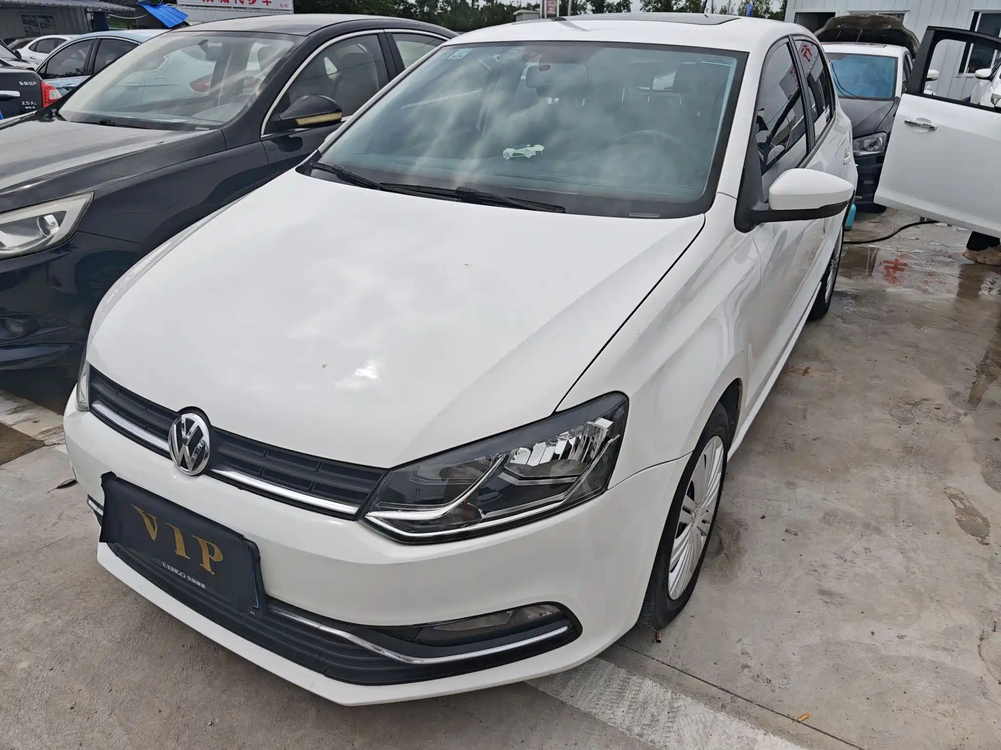 VOLKSWAGEN POLO 2016