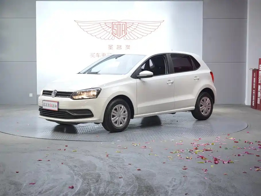 VOLKSWAGEN POLO 2016