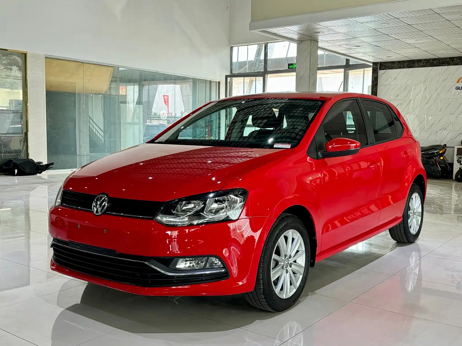 VOLKSWAGEN POLO 2016