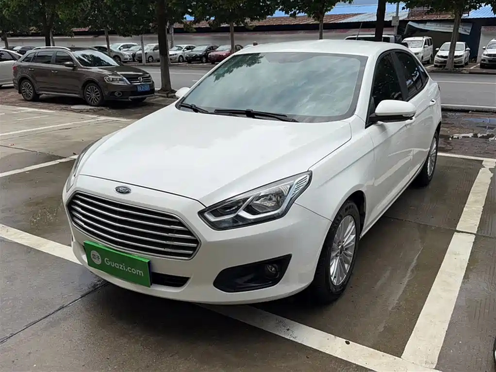 FORD ESCORT 2015