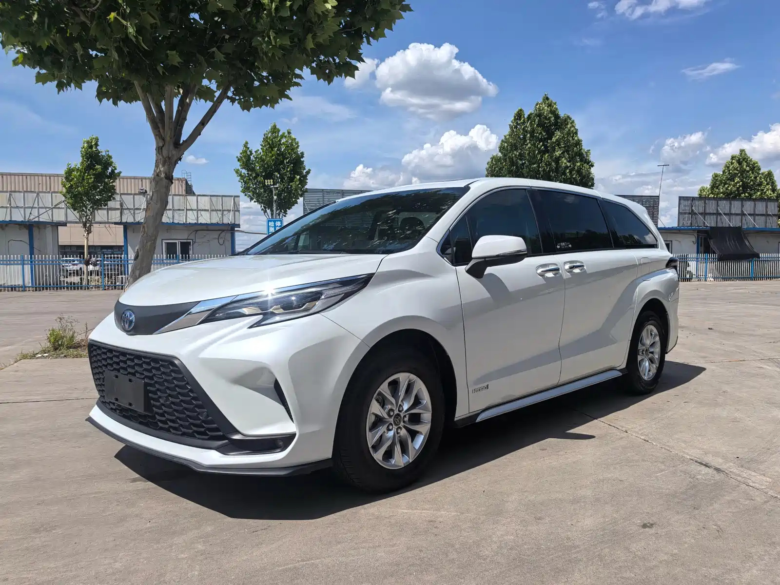 TOYOTA GRANVIA 2023