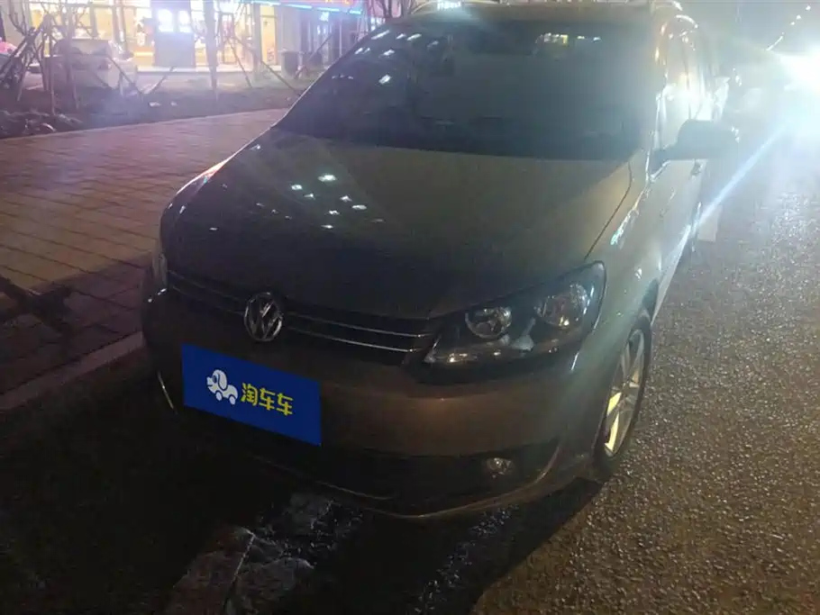 VOLKSWAGEN TOURAN 2015