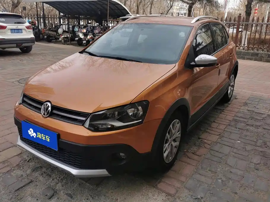 VOLKSWAGEN POLO 2016
