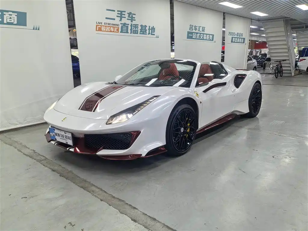 FERRARI 488