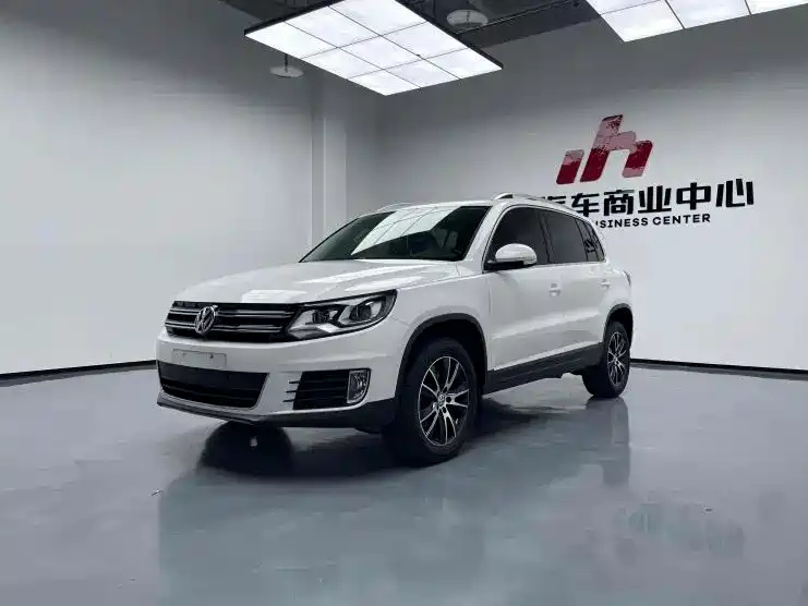 VOLKSWAGEN TIGUAN 2015
