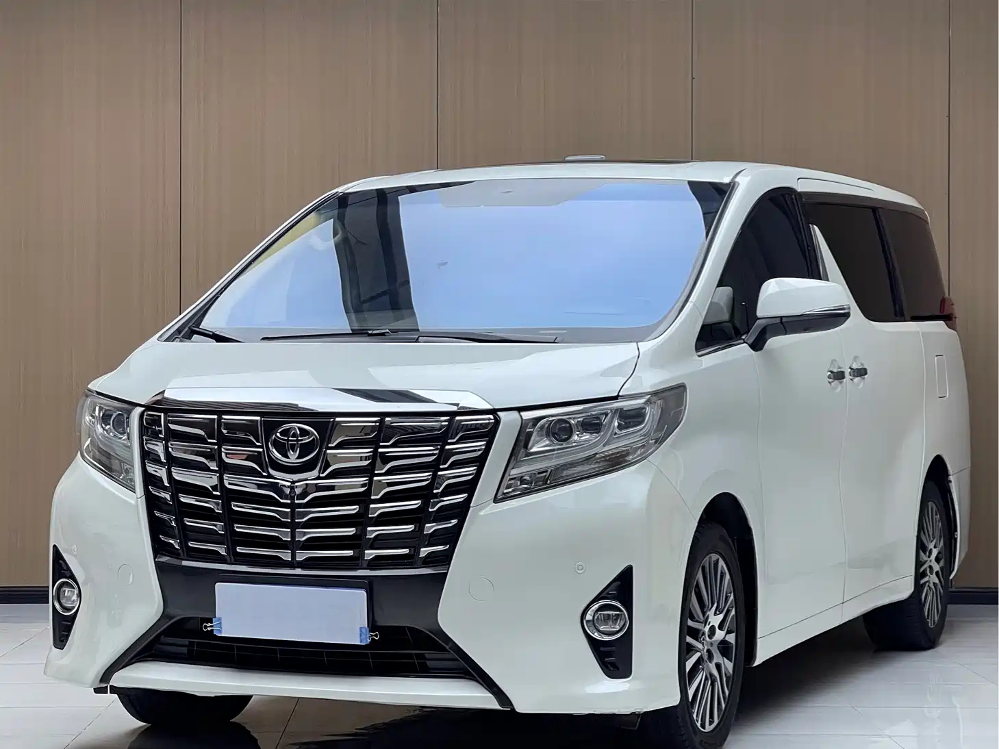 TOYOTA ALPHARD 2015