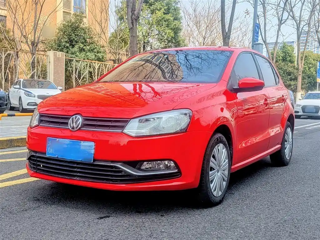 VOLKSWAGEN POLO 2016