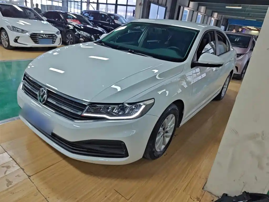 VOLKSWAGEN BORA 2021