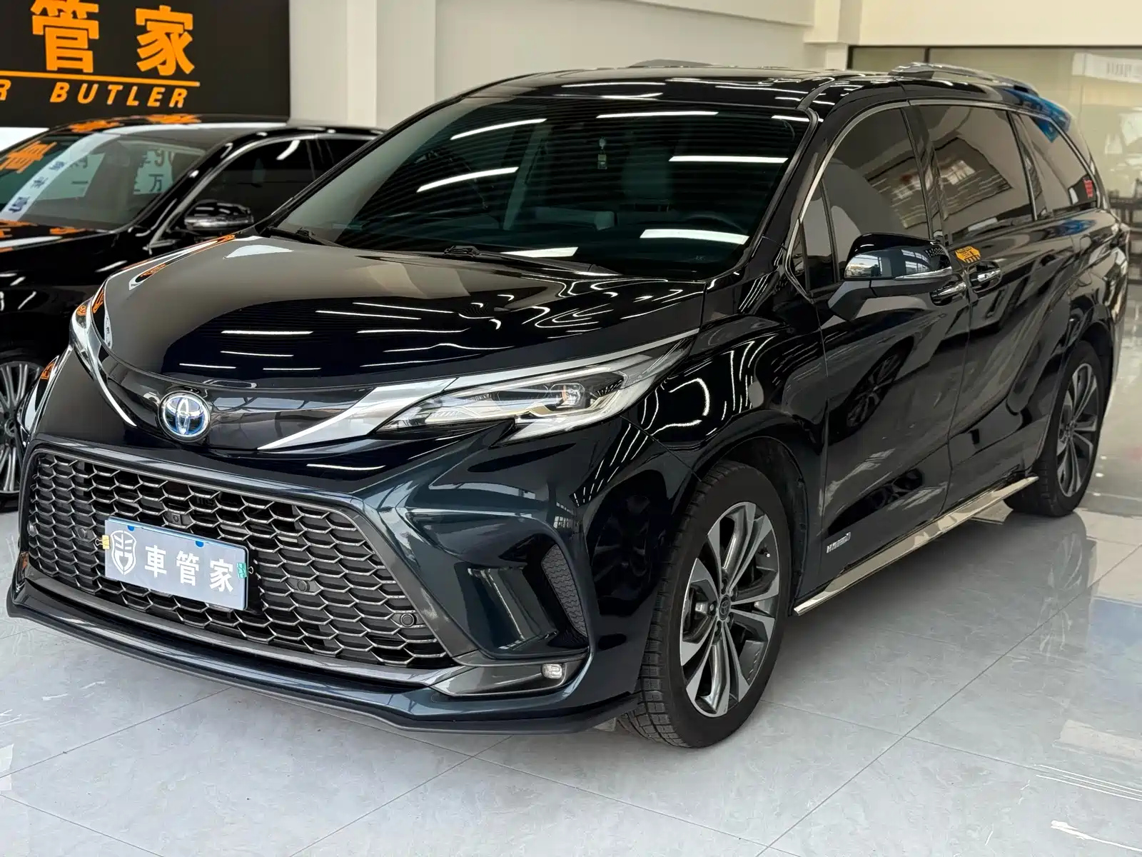 TOYOTA GRANVIA 2023