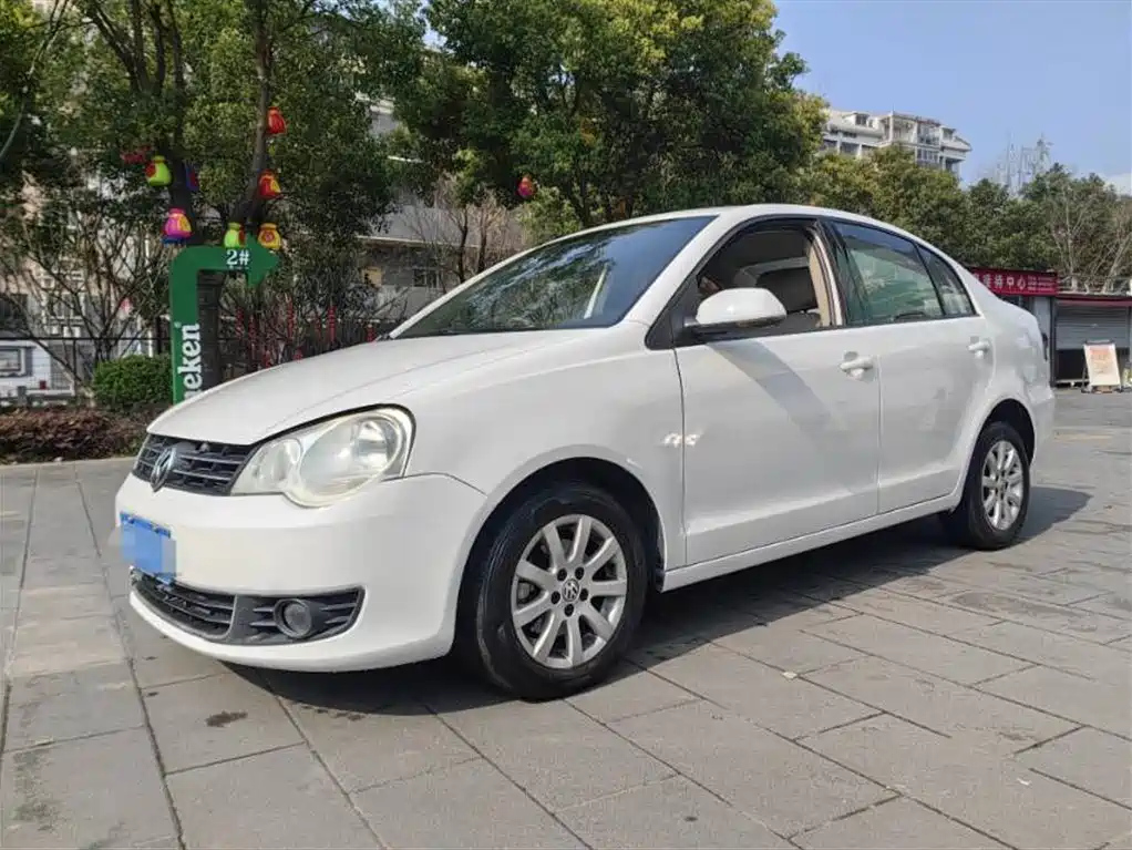 VOLKSWAGEN POLO 2011