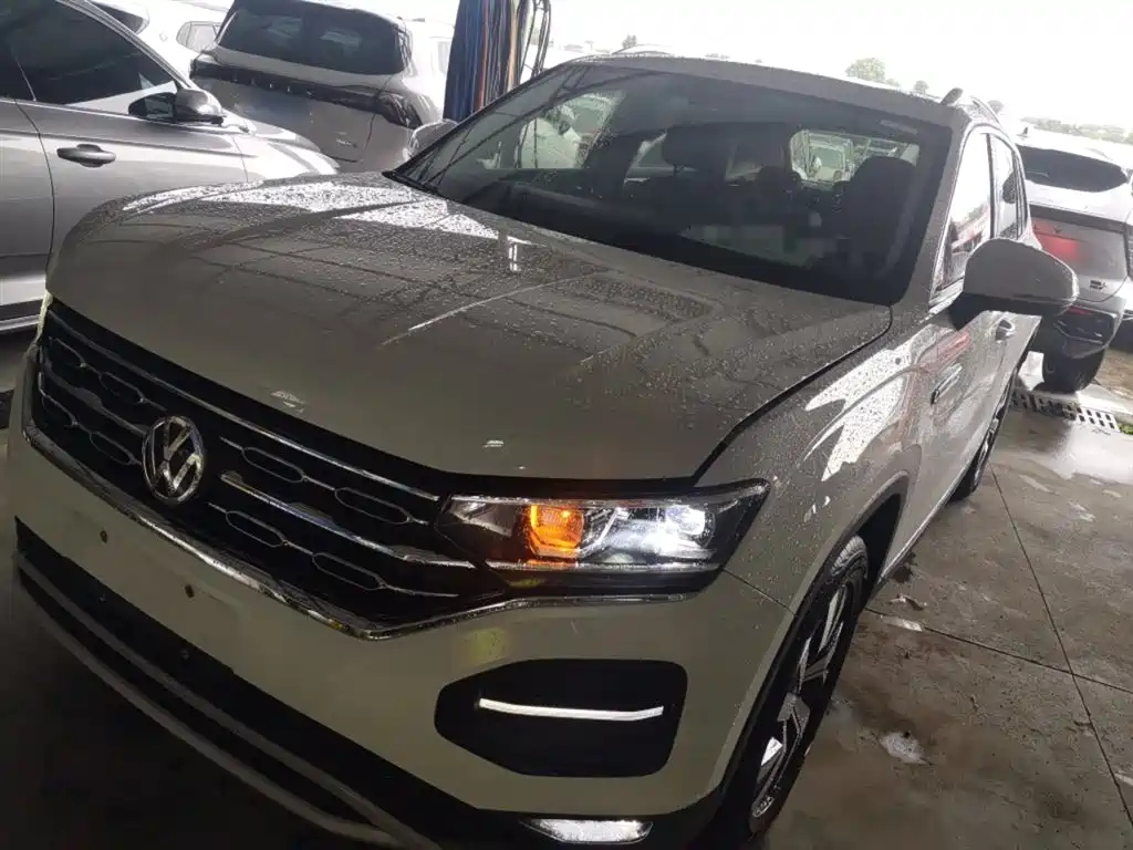 VOLKSWAGEN TAYRON 2021