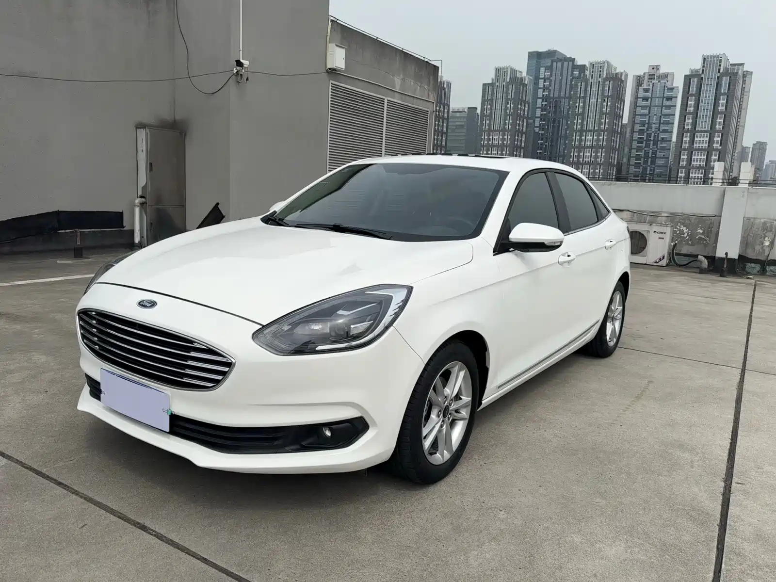 FORD ESCORT 2019
