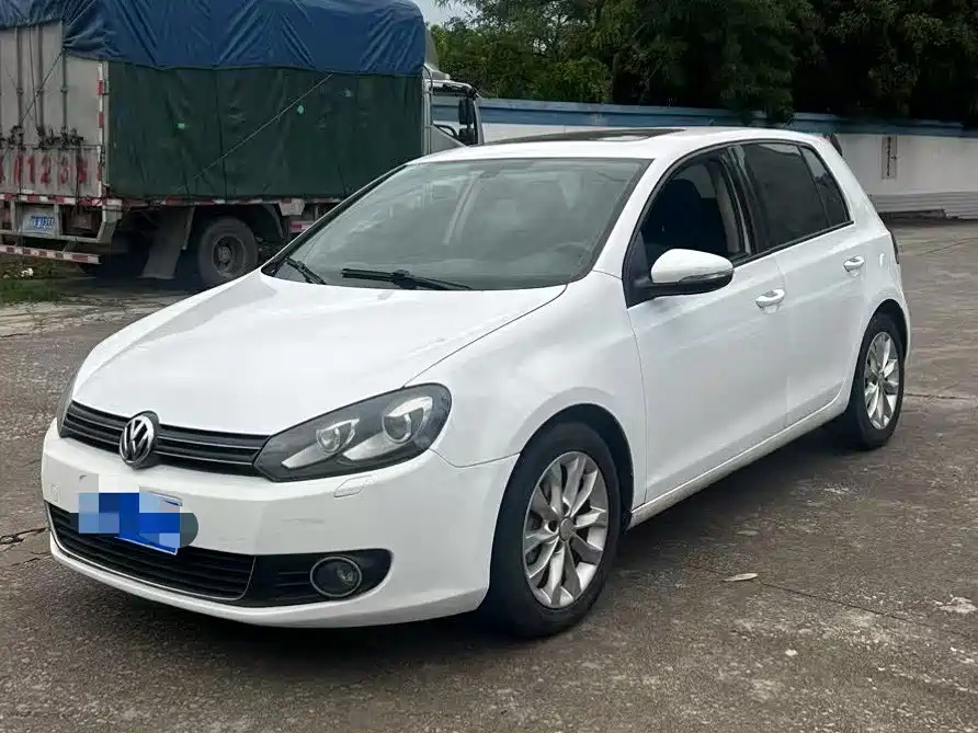 VOLKSWAGEN GOLF 2010