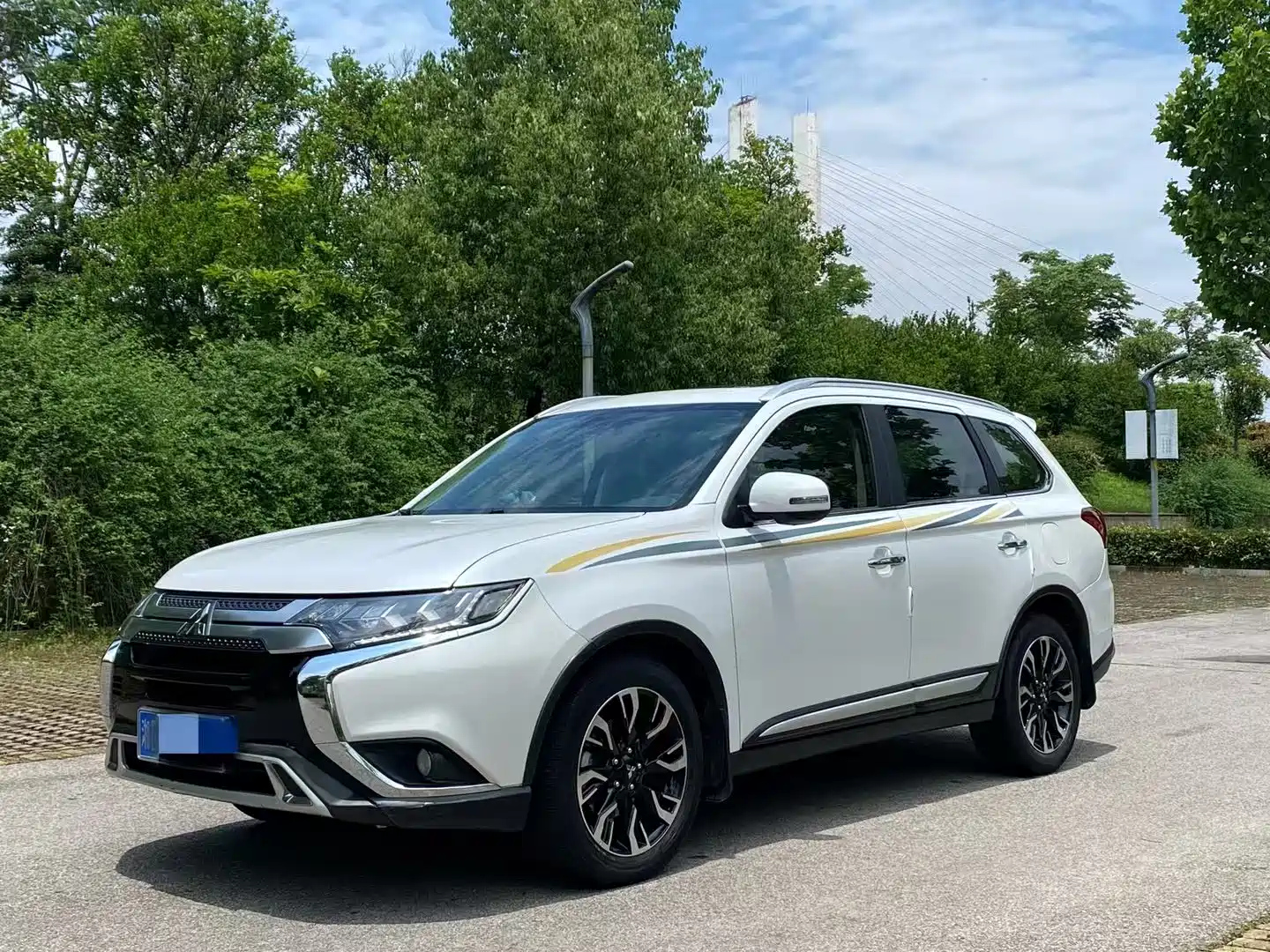 MITSUBISHI OUTLANDER 2019
