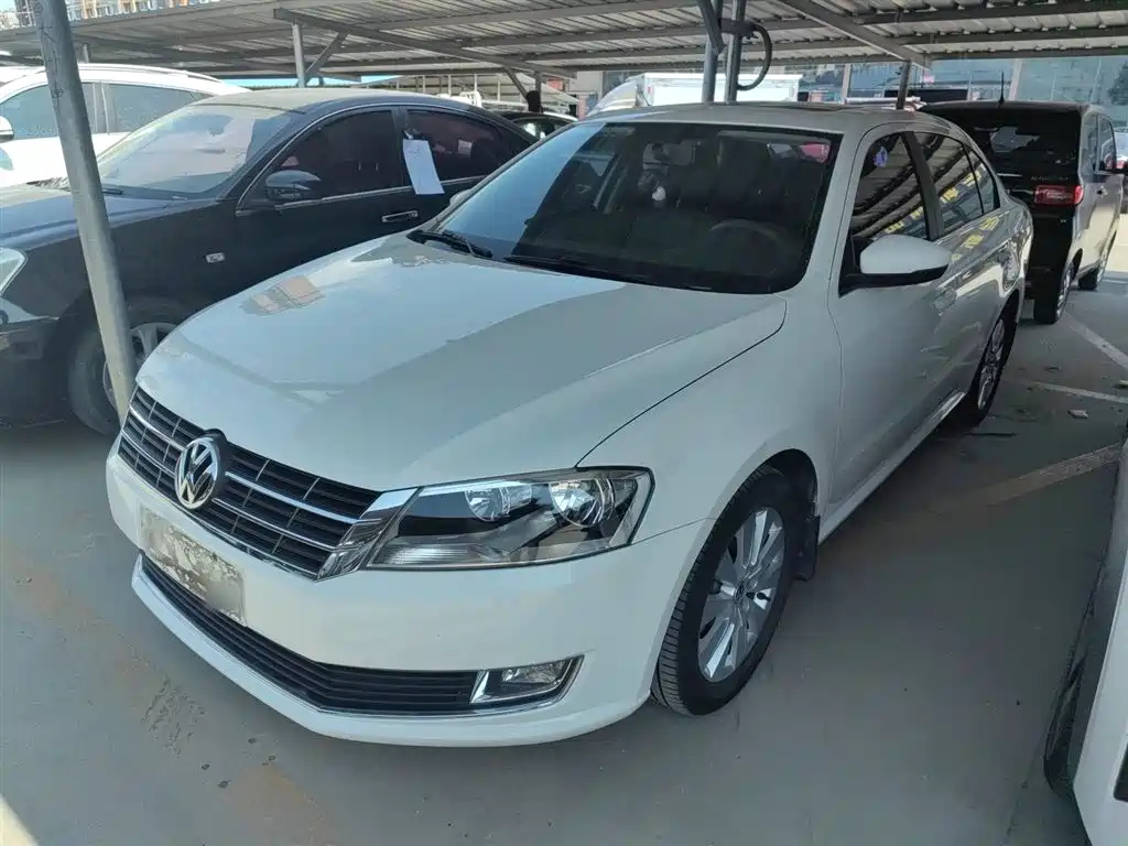 VOLKSWAGEN LAVIDA 2013
