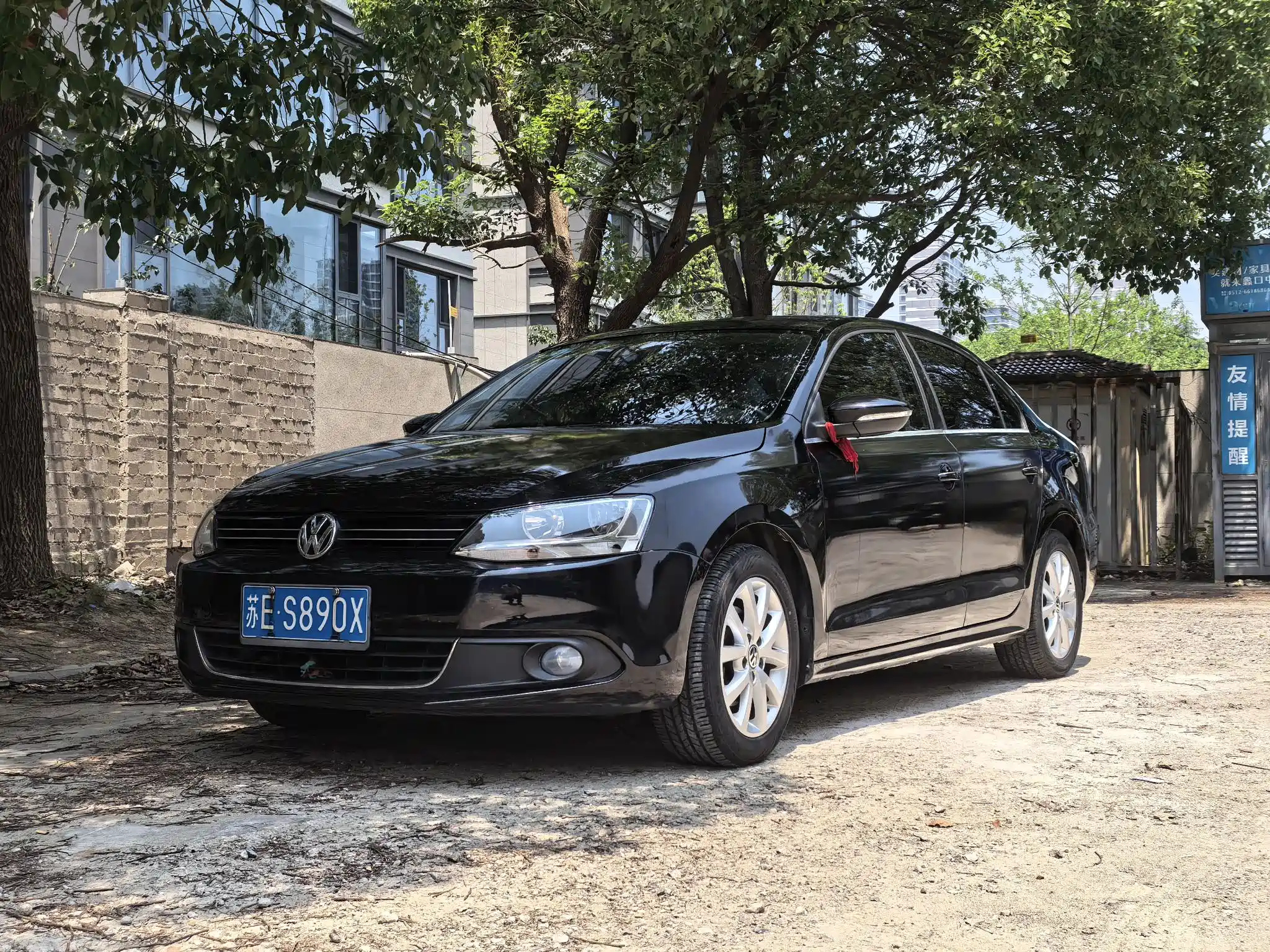 VOLKSWAGEN SAGITAR 2012