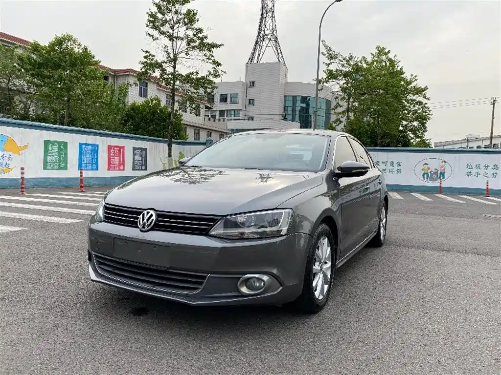 VOLKSWAGEN SAGITAR 2012