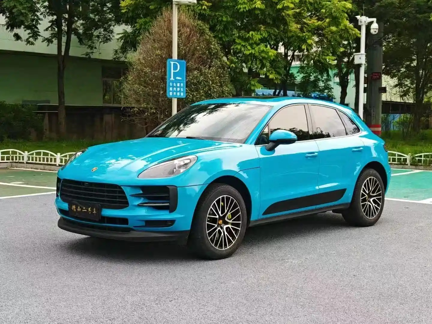 PORSCHE MACAN