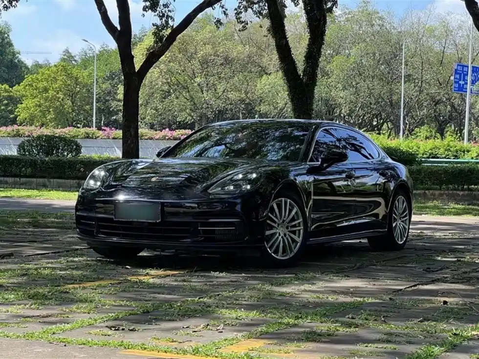 PORSCHE PANAMERA 2017