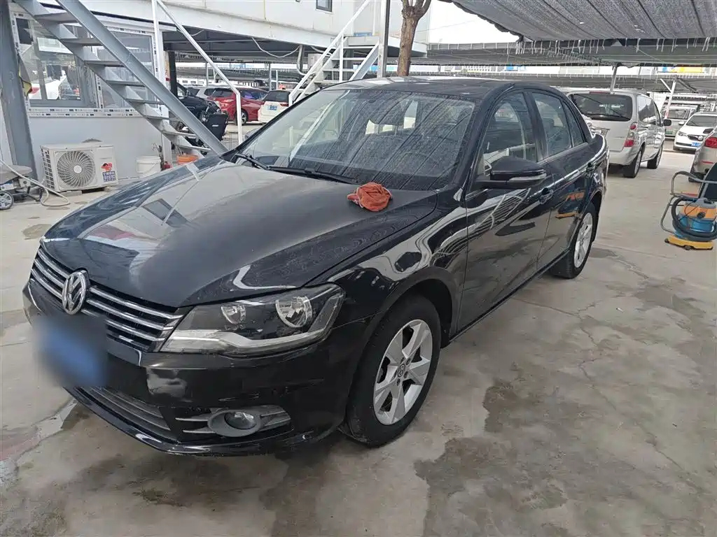 VOLKSWAGEN BORA 2013