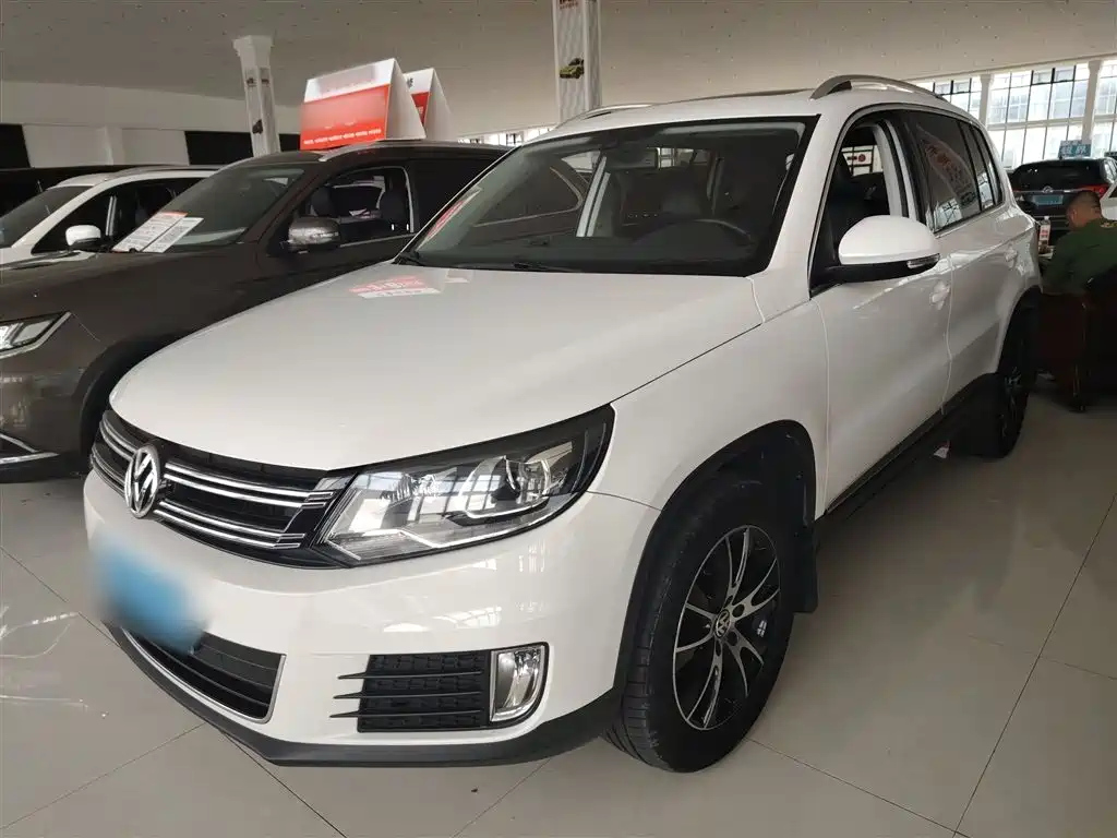 VOLKSWAGEN TIGUAN 2015