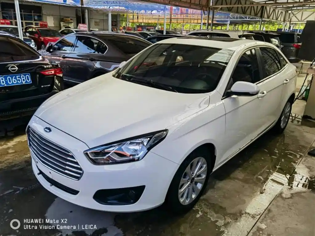 FORD ESCORT 2017