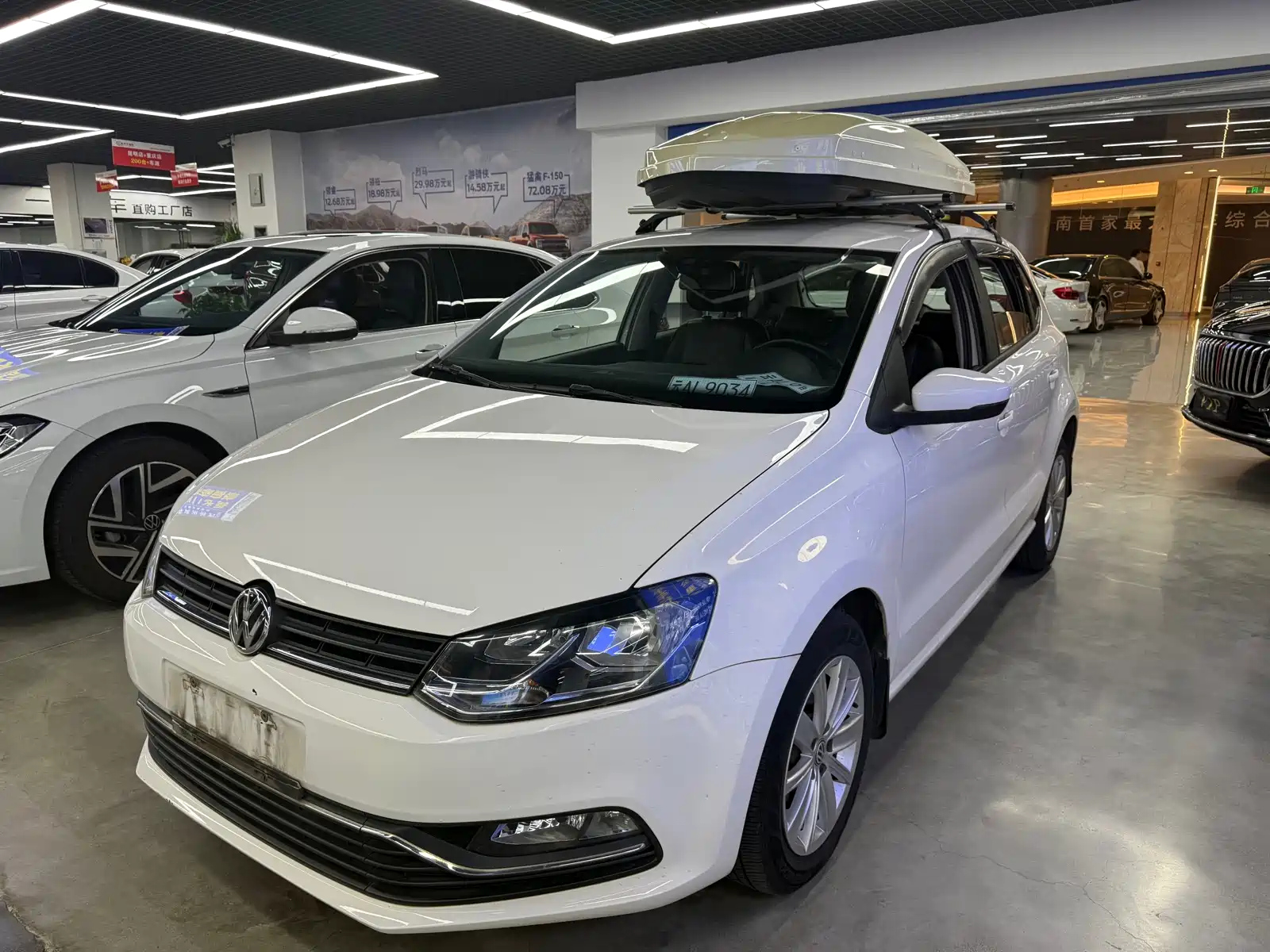 VOLKSWAGEN POLO 2016