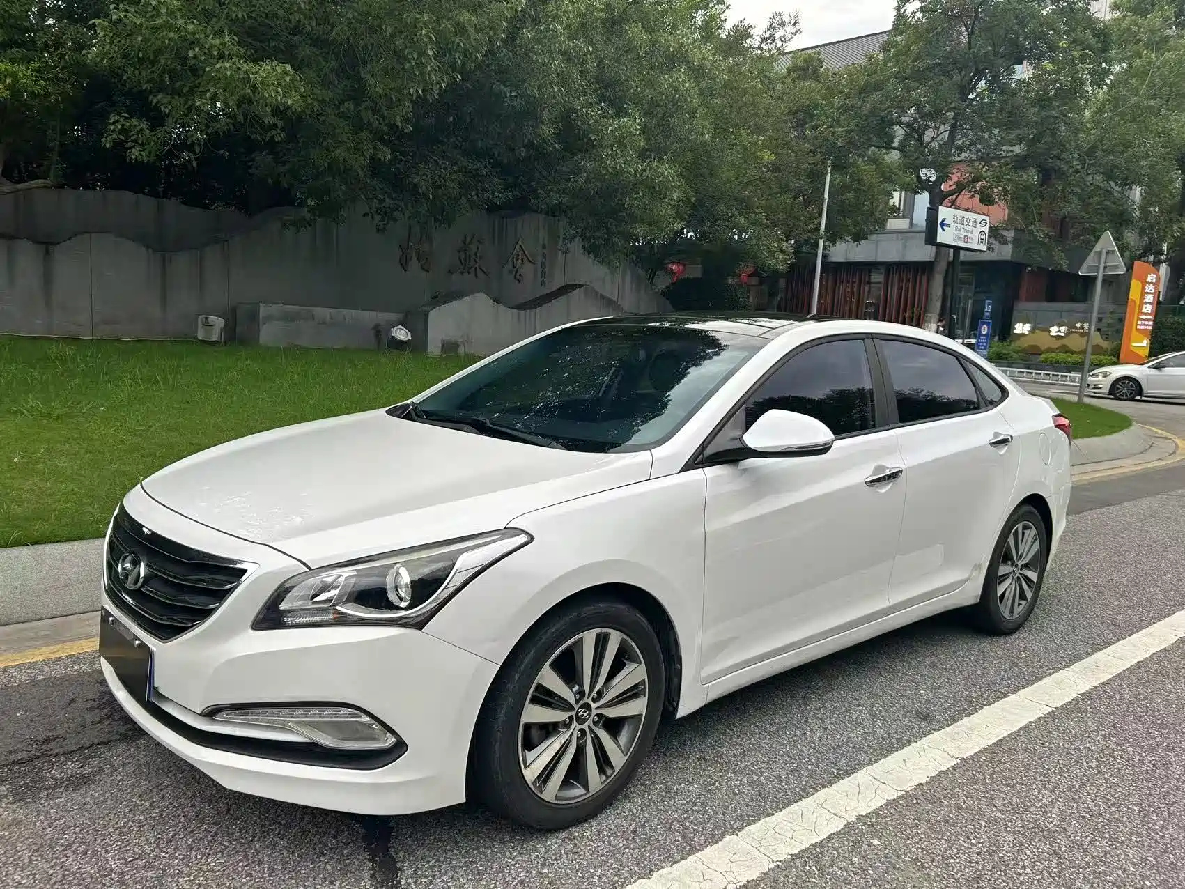 HYUNDAI MISTRA