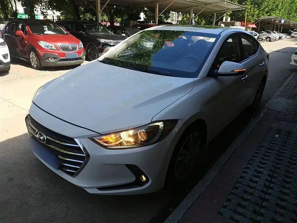 HYUNDAI ELANTRA 2016