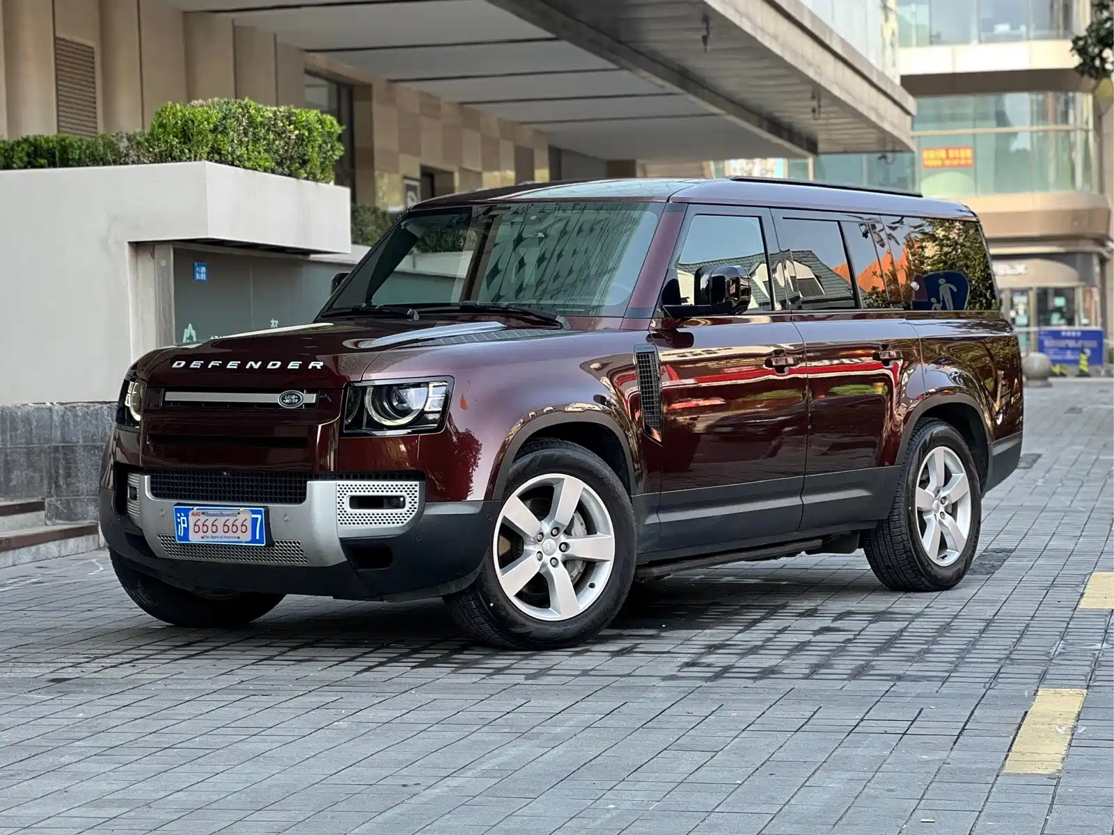 LAND ROVER DEFENDER 2023
