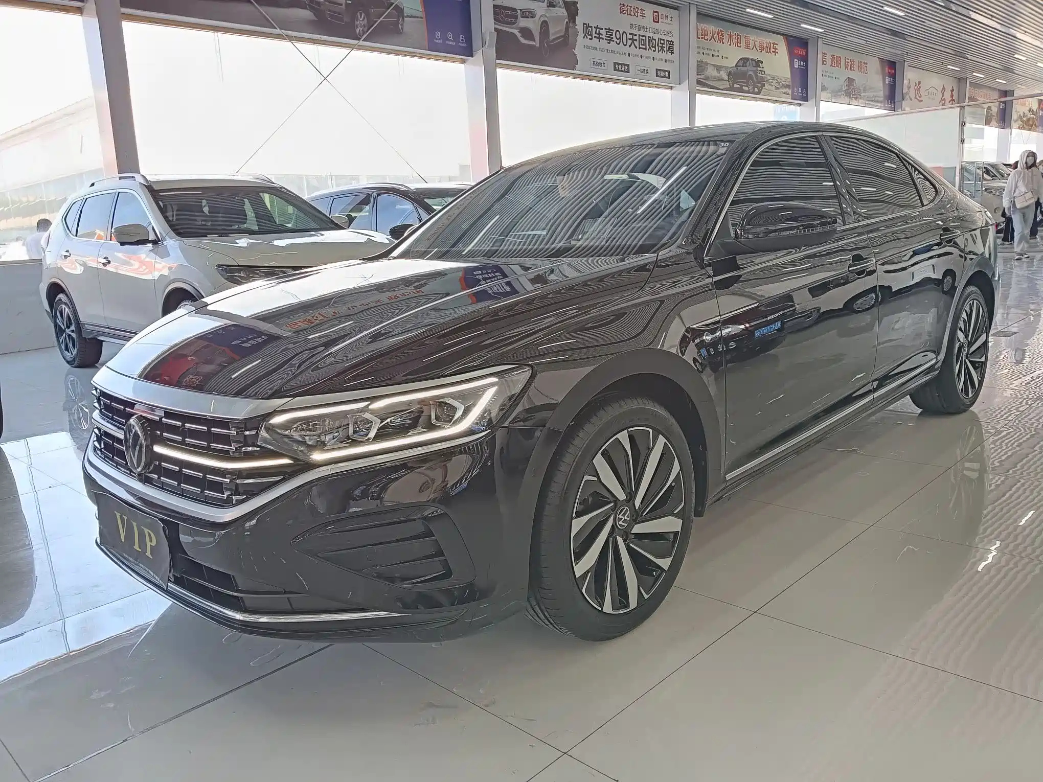 VOLKSWAGEN PASSAT 2024