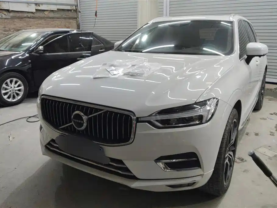 VOLVO XC60 2021