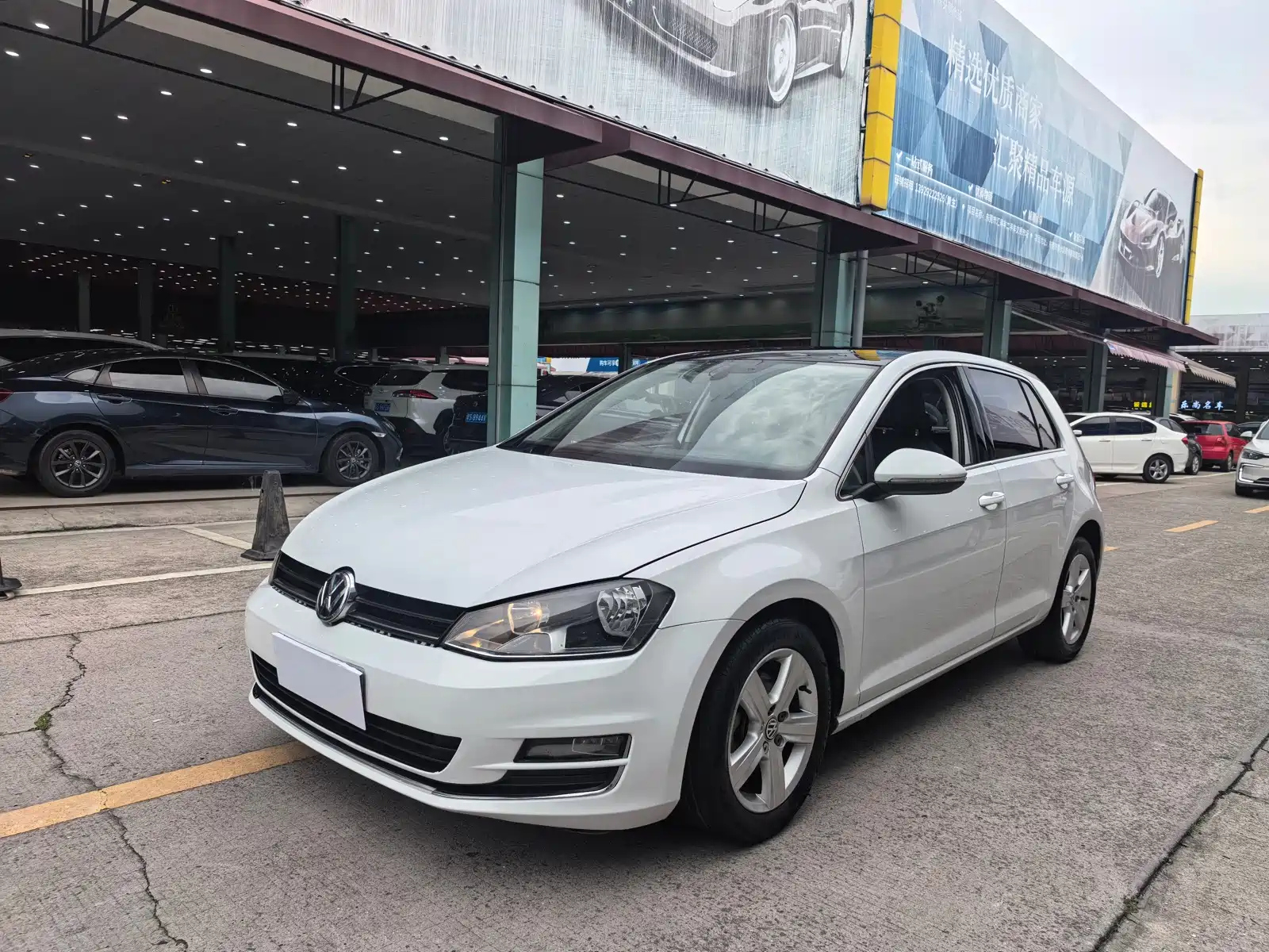 VOLKSWAGEN GOLF 2015