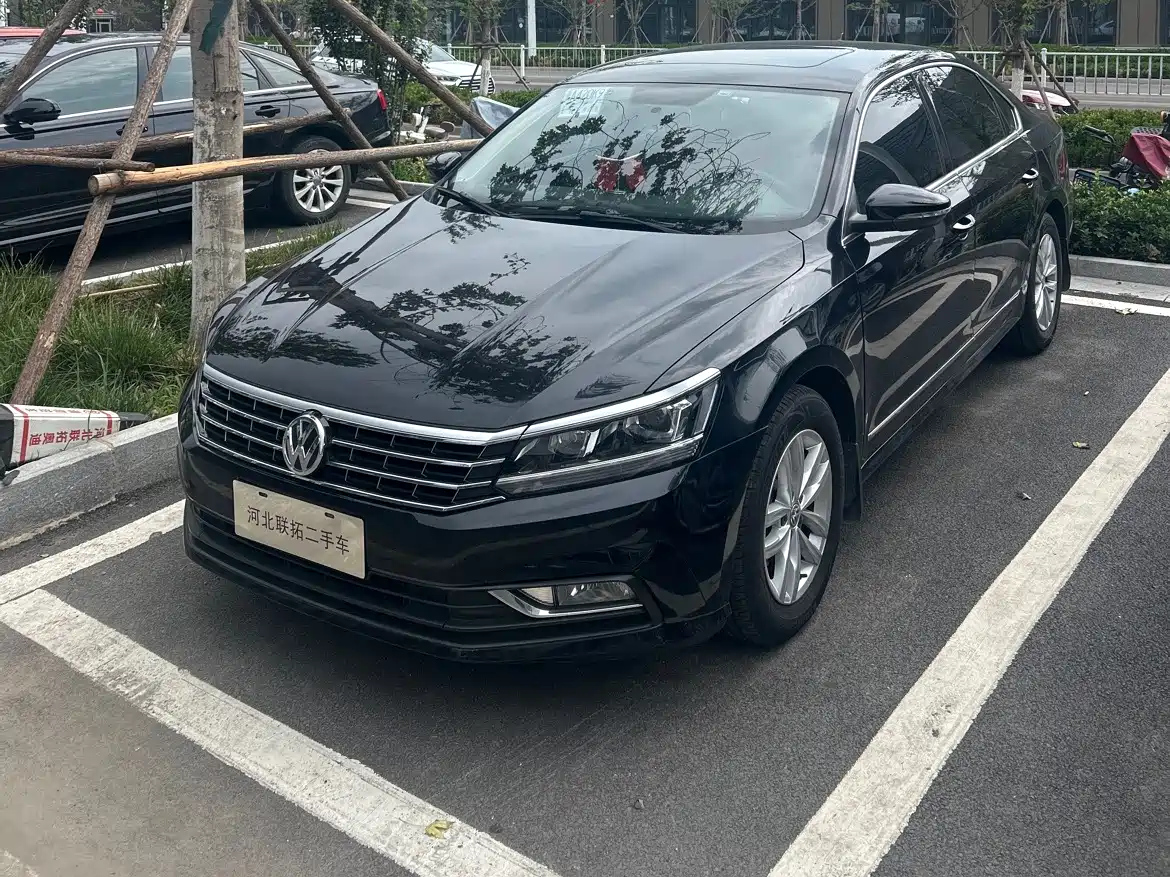 VOLKSWAGEN PASSAT 2015