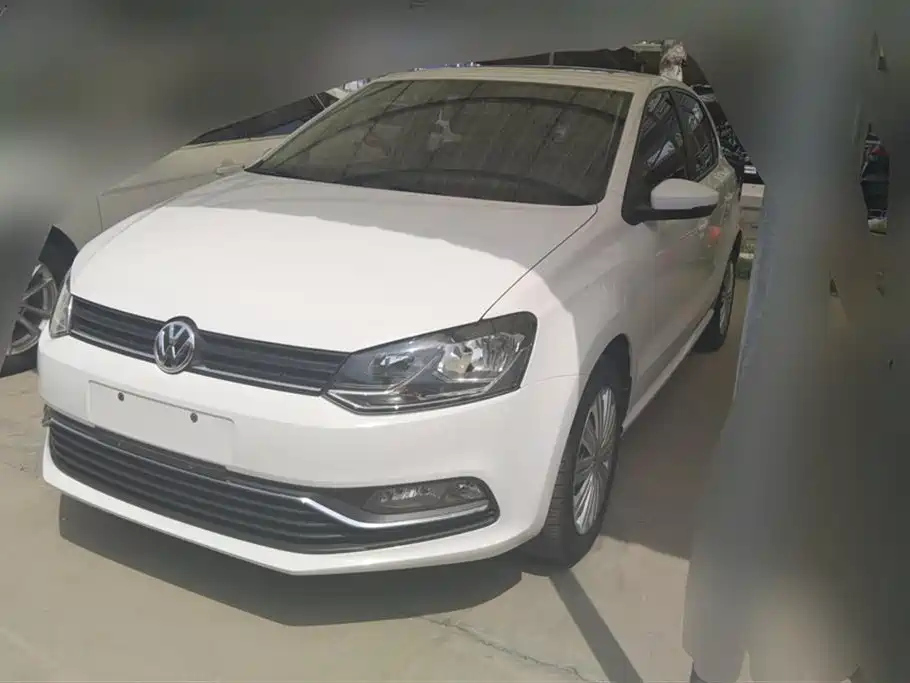 VOLKSWAGEN POLO 2016