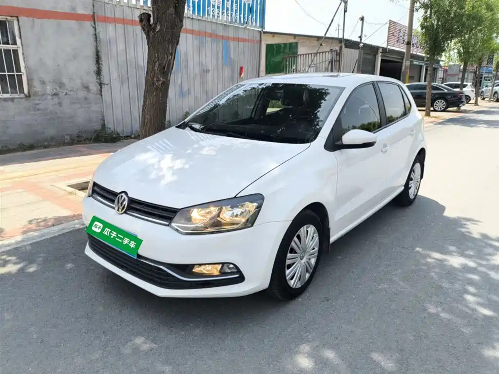 VOLKSWAGEN POLO 2016