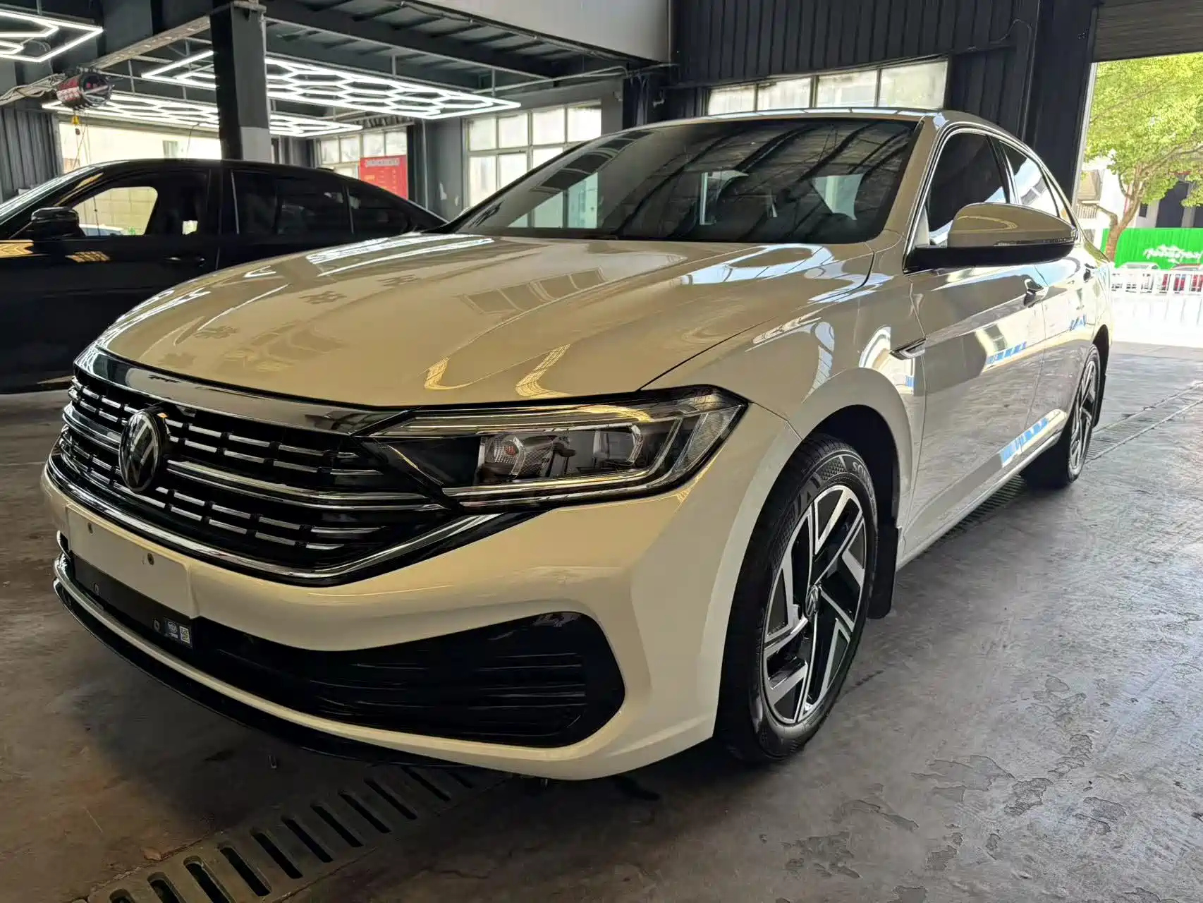 VOLKSWAGEN SAGITAR 2023