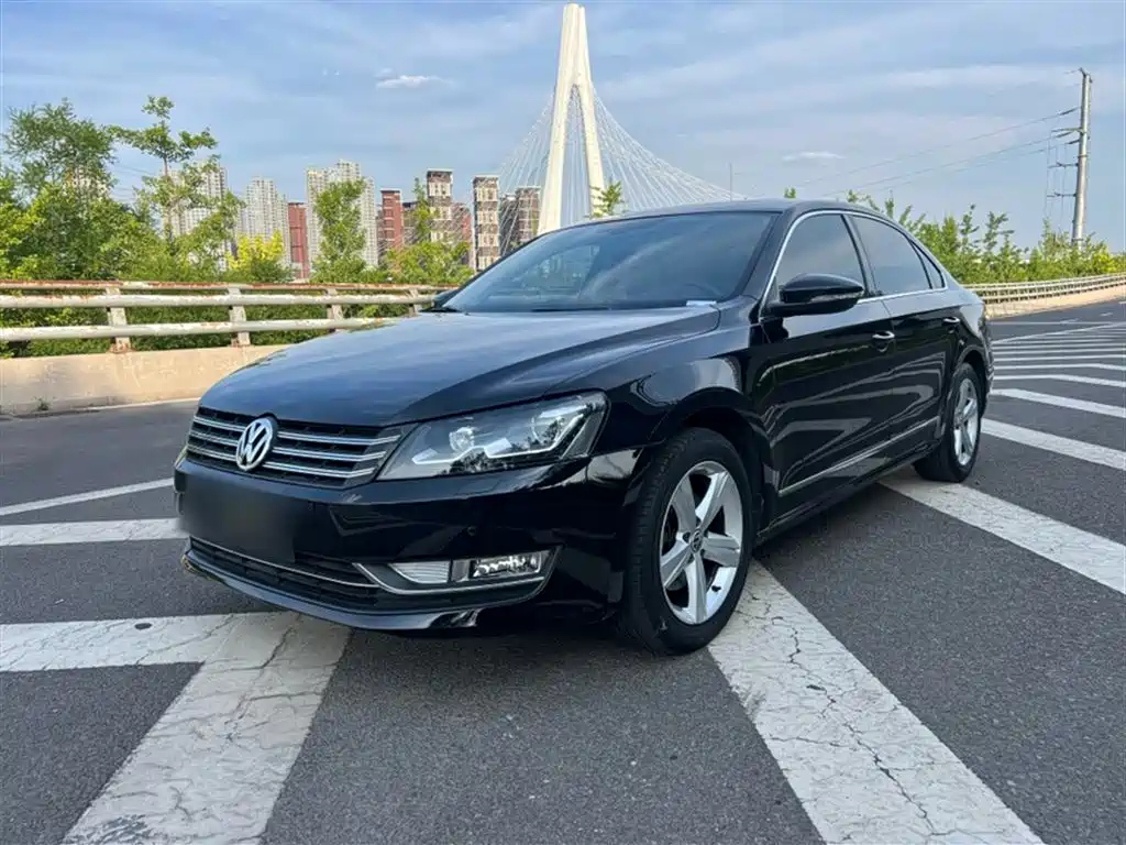 VOLKSWAGEN PASSAT 2013