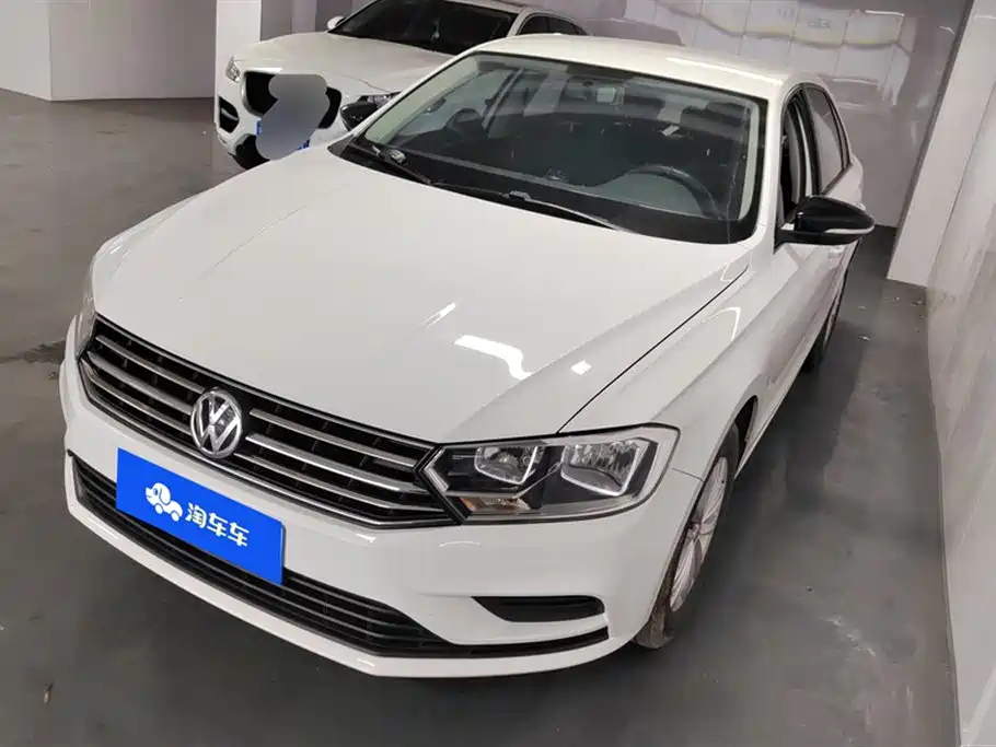 VOLKSWAGEN BORA 2016