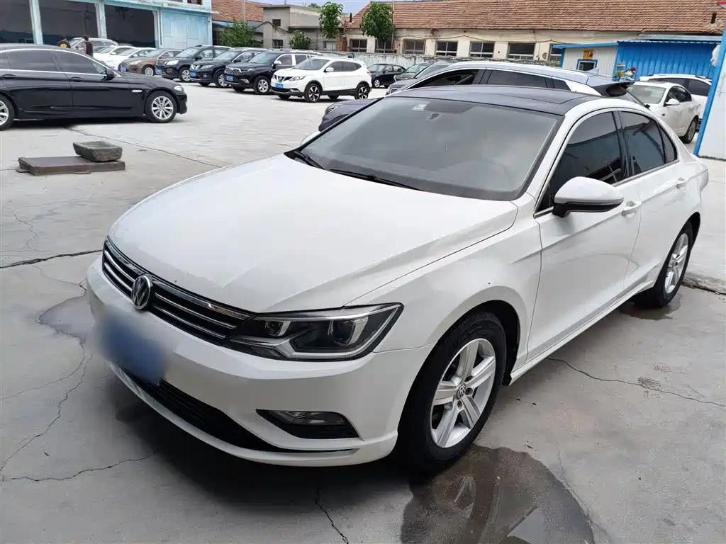 VOLKSWAGEN LAMANDO 2017